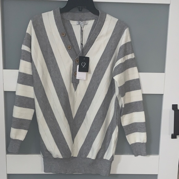 cezele Tops - Chic V-Neck Gray and White Striped Sweater
